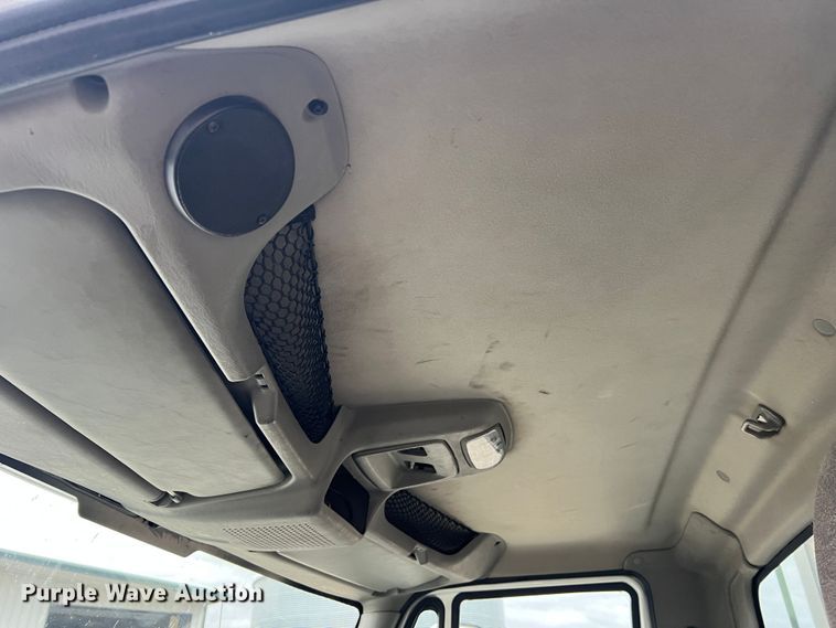 image for item JU9733 2014 International ProStar 122  semi truck