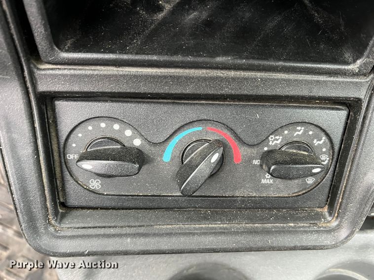 image for item JU9733 2014 International ProStar 122  semi truck