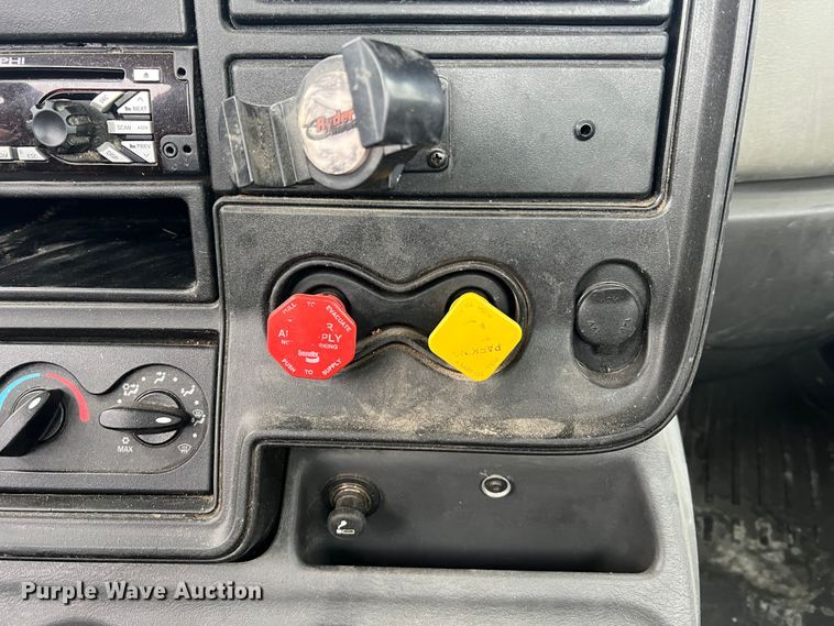 image for item JU9733 2014 International ProStar 122  semi truck