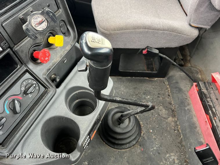 image for item JU9733 2014 International ProStar 122  semi truck