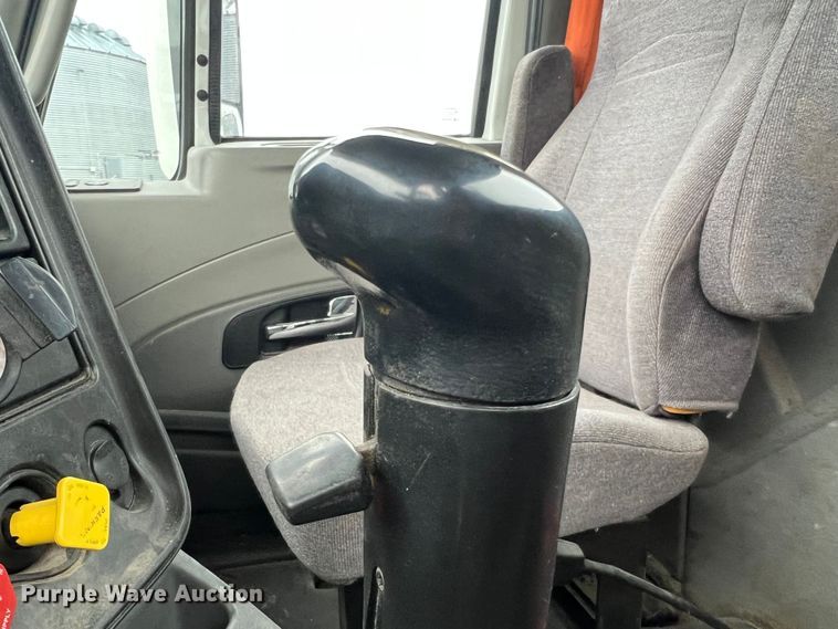 image for item JU9733 2014 International ProStar 122  semi truck