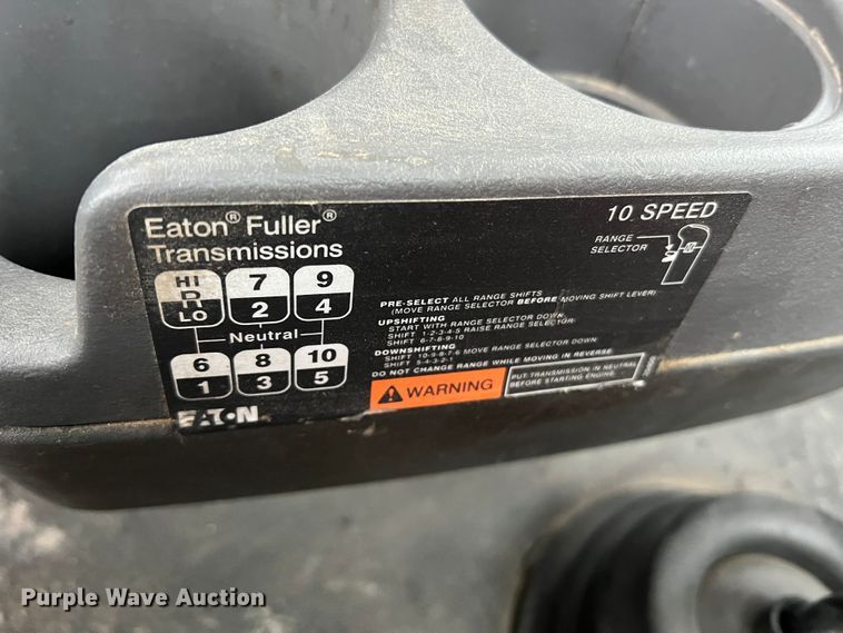 image for item JU9733 2014 International ProStar 122  semi truck