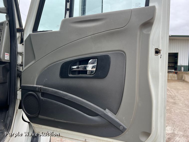 image for item JU9733 2014 International ProStar 122  semi truck