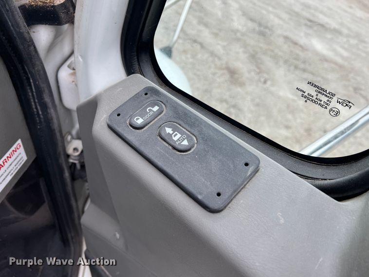 image for item JU9733 2014 International ProStar 122  semi truck