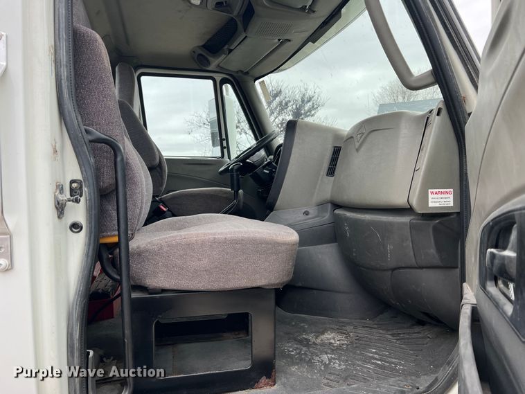 image for item JU9733 2014 International ProStar 122  semi truck