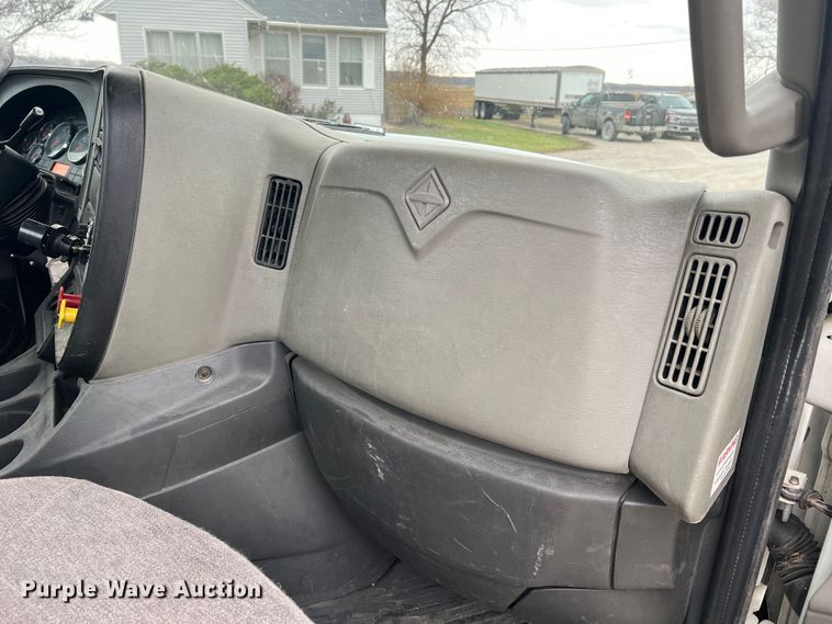 image for item JU9733 2014 International ProStar 122  semi truck