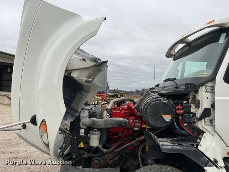 image for item JU9733 2014 International ProStar 122  semi truck