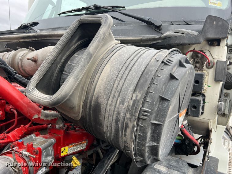 image for item JU9733 2014 International ProStar 122  semi truck