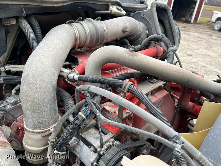 image for item JU9733 2014 International ProStar 122  semi truck