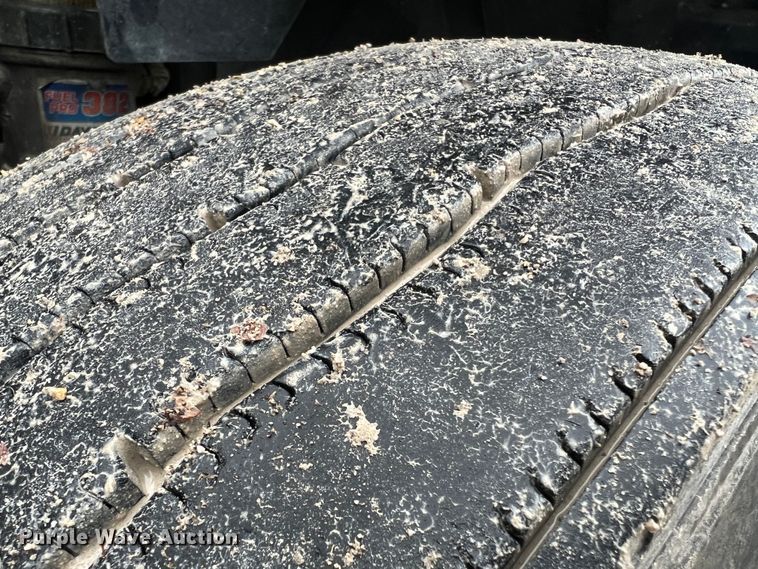 image for item JU9733 2014 International ProStar 122  semi truck