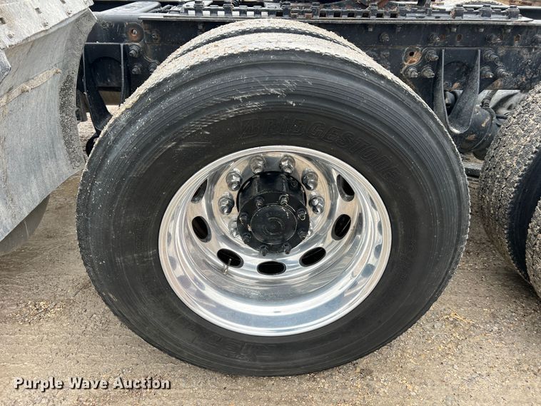 image for item JU9733 2014 International ProStar 122  semi truck