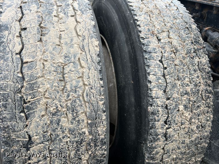 image for item JU9733 2014 International ProStar 122  semi truck