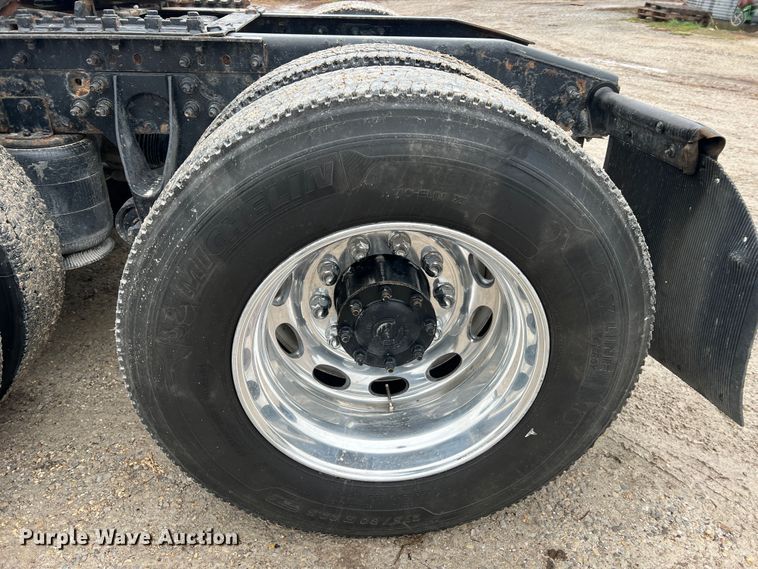 image for item JU9733 2014 International ProStar 122  semi truck