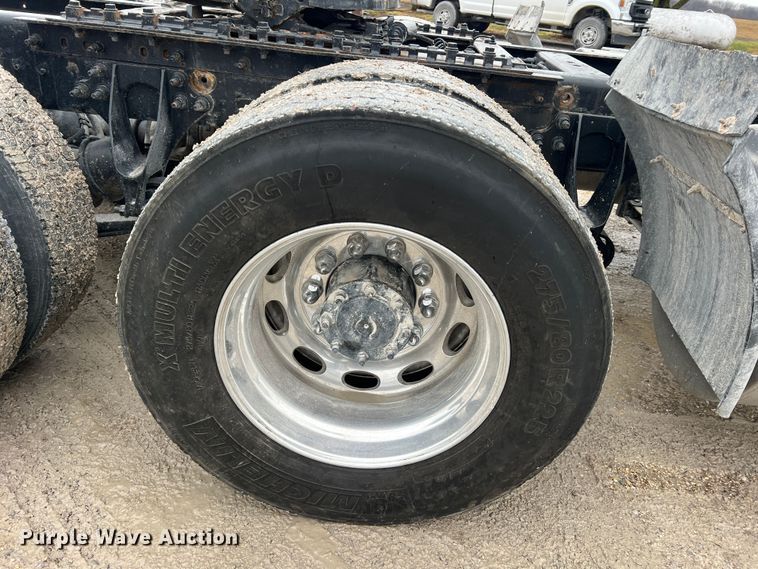 image for item JU9733 2014 International ProStar 122  semi truck