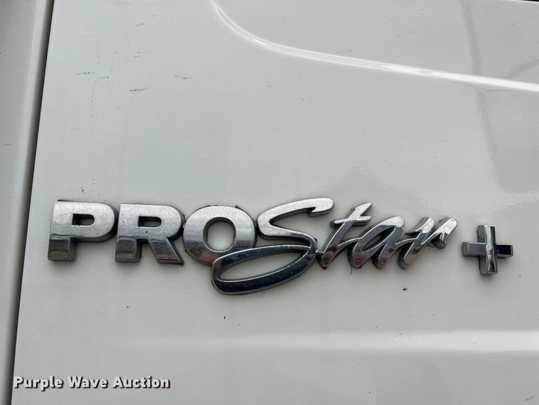 image for item JU9733 2014 International ProStar 122  semi truck