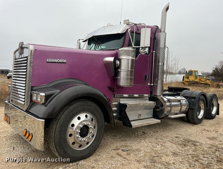 image for item JU9746 2005 Kenworth W900  semi truck