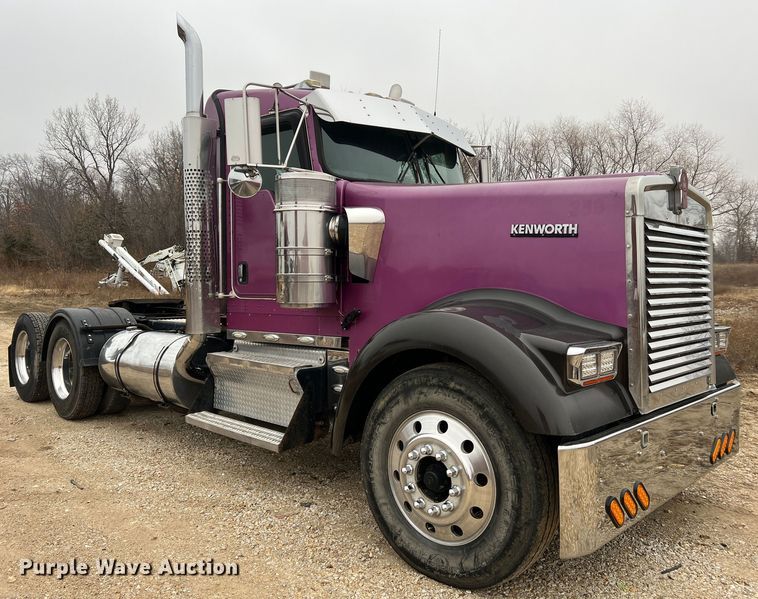 image for item JU9746 2005 Kenworth W900  semi truck