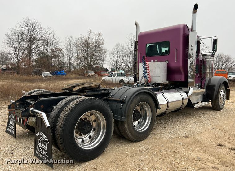 image for item JU9746 2005 Kenworth W900  semi truck