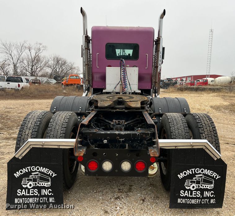 image for item JU9746 2005 Kenworth W900  semi truck