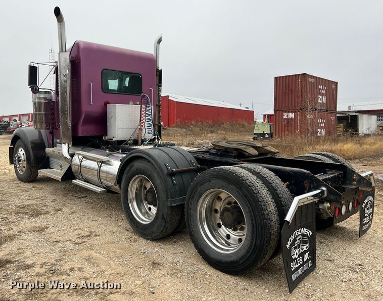 image for item JU9746 2005 Kenworth W900  semi truck