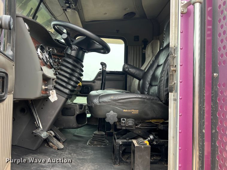 image for item JU9746 2005 Kenworth W900  semi truck