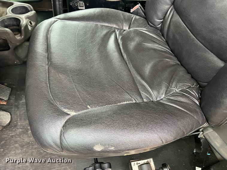 image for item JU9746 2005 Kenworth W900  semi truck