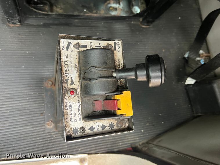 image for item JU9746 2005 Kenworth W900  semi truck