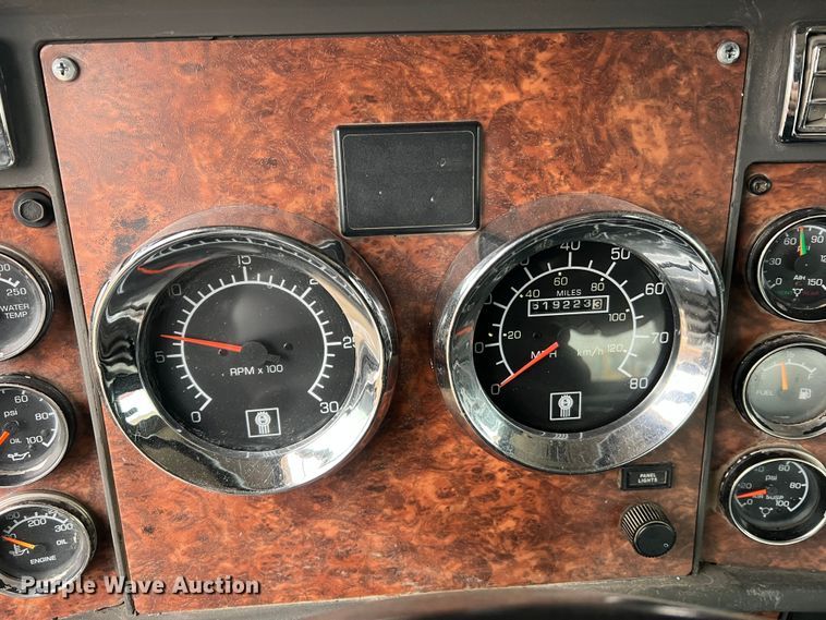 image for item JU9746 2005 Kenworth W900  semi truck