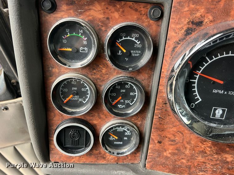 image for item JU9746 2005 Kenworth W900  semi truck