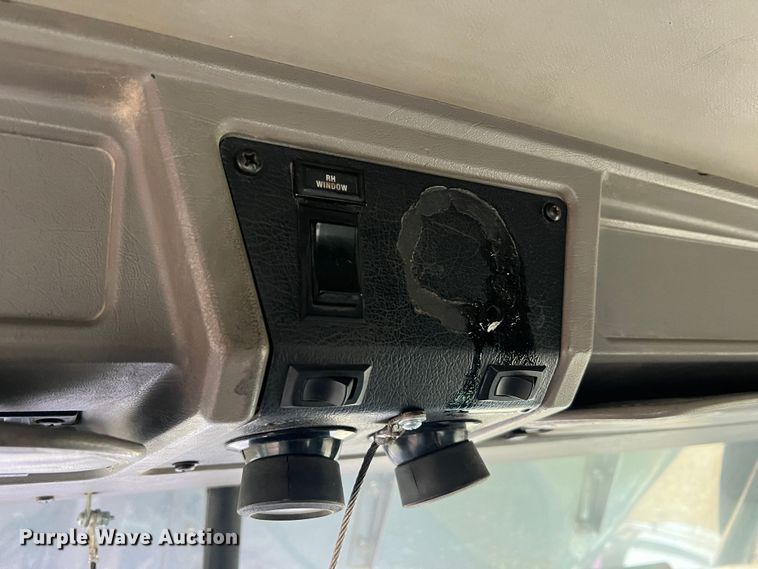 image for item JU9746 2005 Kenworth W900  semi truck