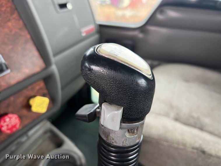 image for item JU9746 2005 Kenworth W900  semi truck