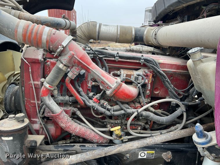 image for item JU9746 2005 Kenworth W900  semi truck