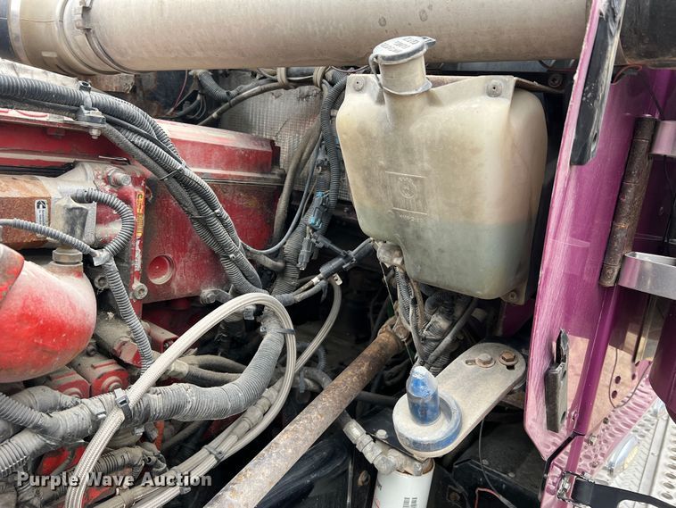 image for item JU9746 2005 Kenworth W900  semi truck