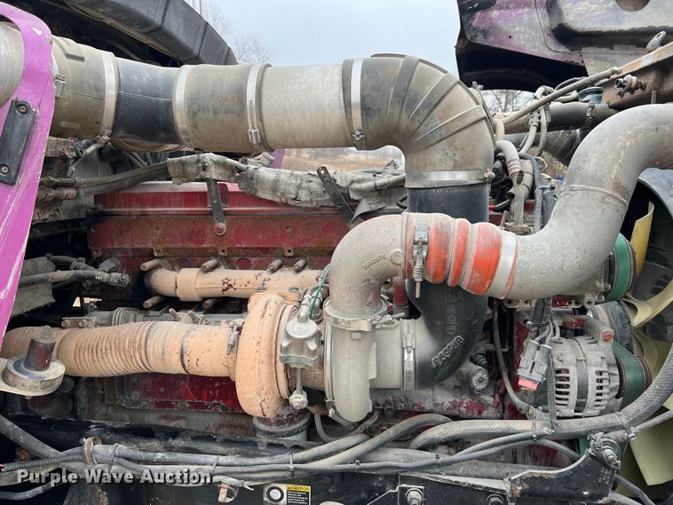 image for item JU9746 2005 Kenworth W900  semi truck