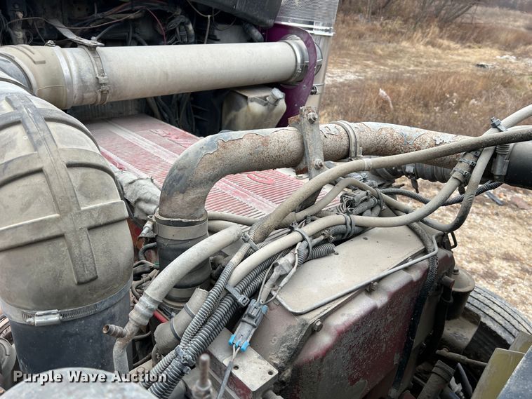 image for item JU9746 2005 Kenworth W900  semi truck