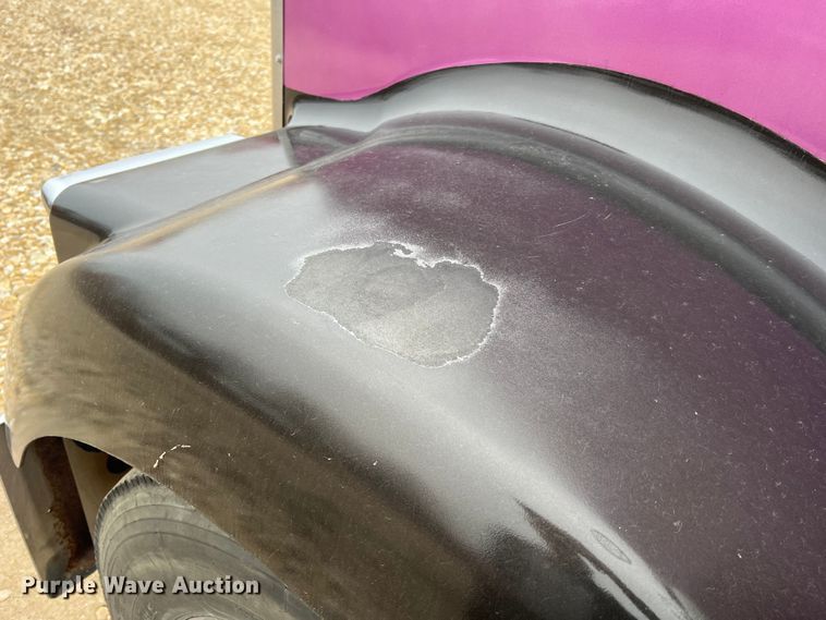 image for item JU9746 2005 Kenworth W900  semi truck