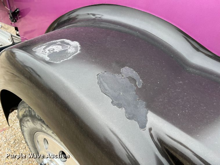 image for item JU9746 2005 Kenworth W900  semi truck