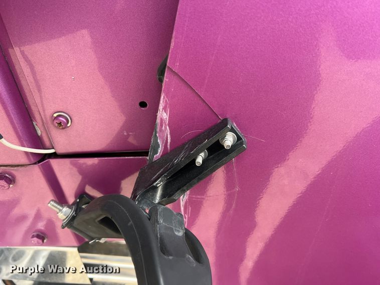 image for item JU9746 2005 Kenworth W900  semi truck