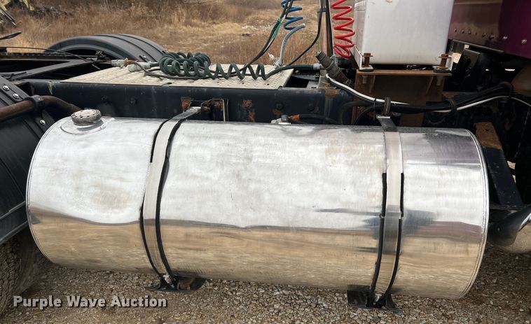 image for item JU9746 2005 Kenworth W900  semi truck