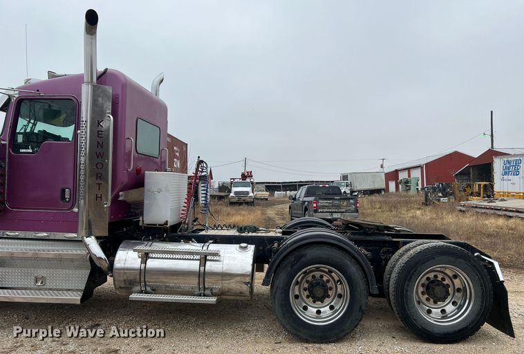 image for item JU9746 2005 Kenworth W900  semi truck