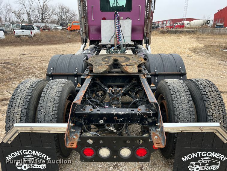 image for item JU9746 2005 Kenworth W900  semi truck