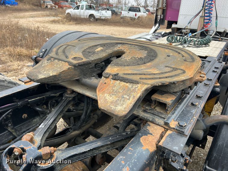 image for item JU9746 2005 Kenworth W900  semi truck