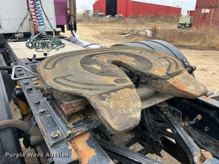 image for item JU9746 2005 Kenworth W900  semi truck