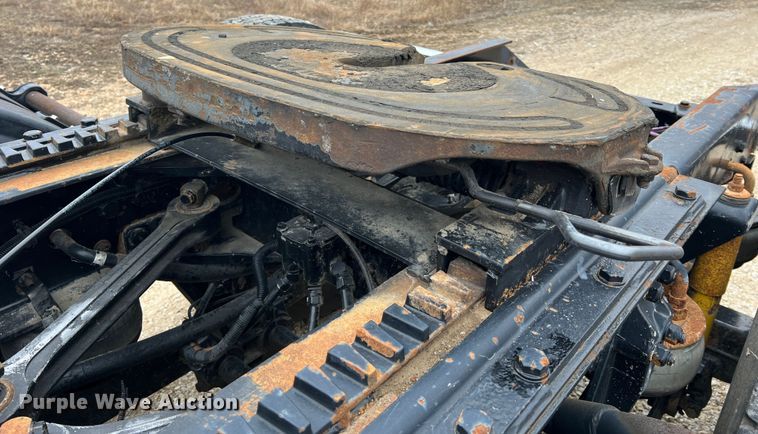 image for item JU9746 2005 Kenworth W900  semi truck