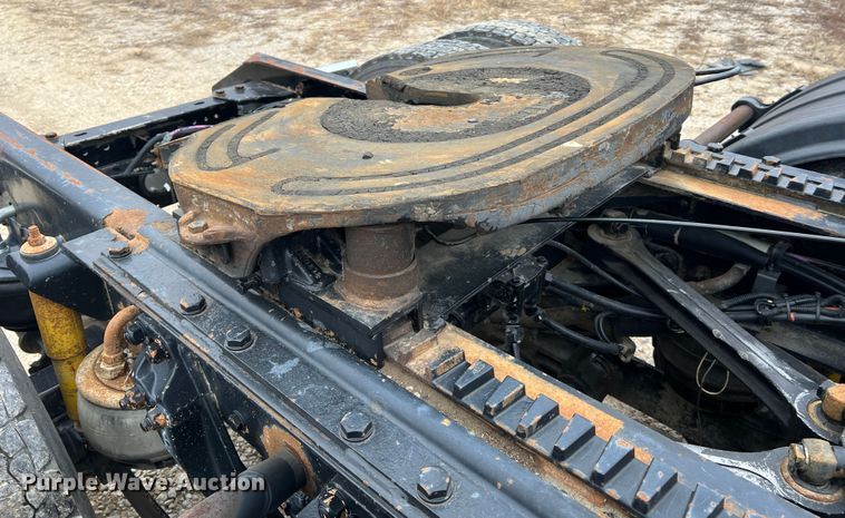 image for item JU9746 2005 Kenworth W900  semi truck