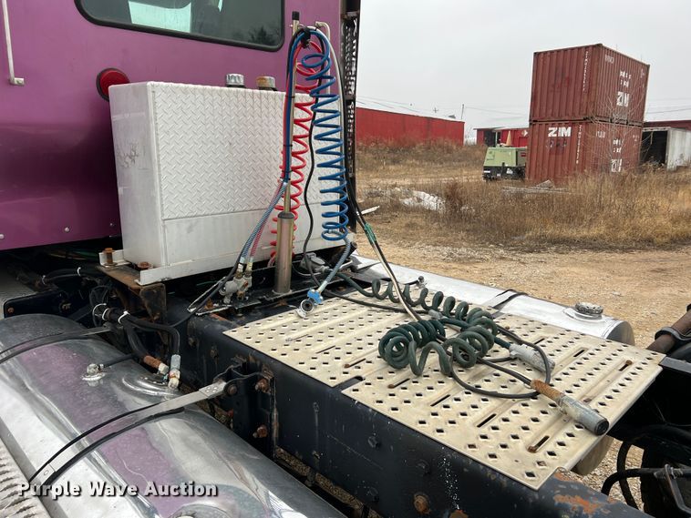 image for item JU9746 2005 Kenworth W900  semi truck