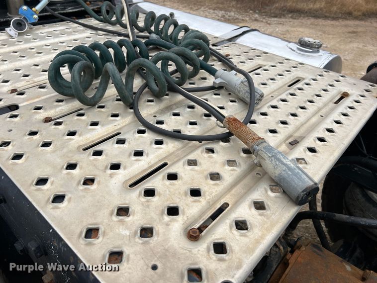 image for item JU9746 2005 Kenworth W900  semi truck