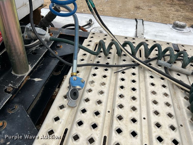 image for item JU9746 2005 Kenworth W900  semi truck