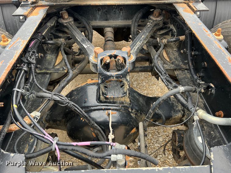 image for item JU9746 2005 Kenworth W900  semi truck