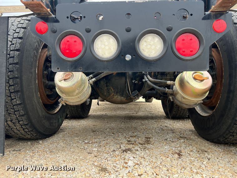 image for item JU9746 2005 Kenworth W900  semi truck